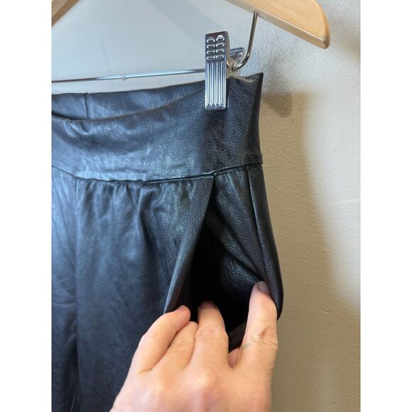 Commando Faux Leather Jogger Pants Women’s Size Medium Black Pull On Trendy - Picture 8 of 9